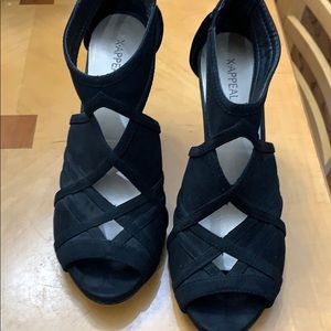 Black X appeal size at nine heels